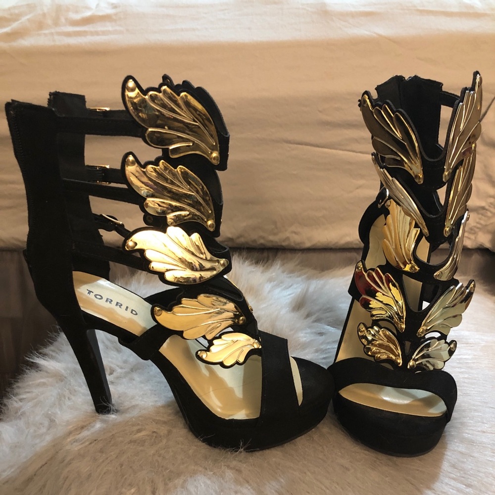 Wing heels- Never worn!